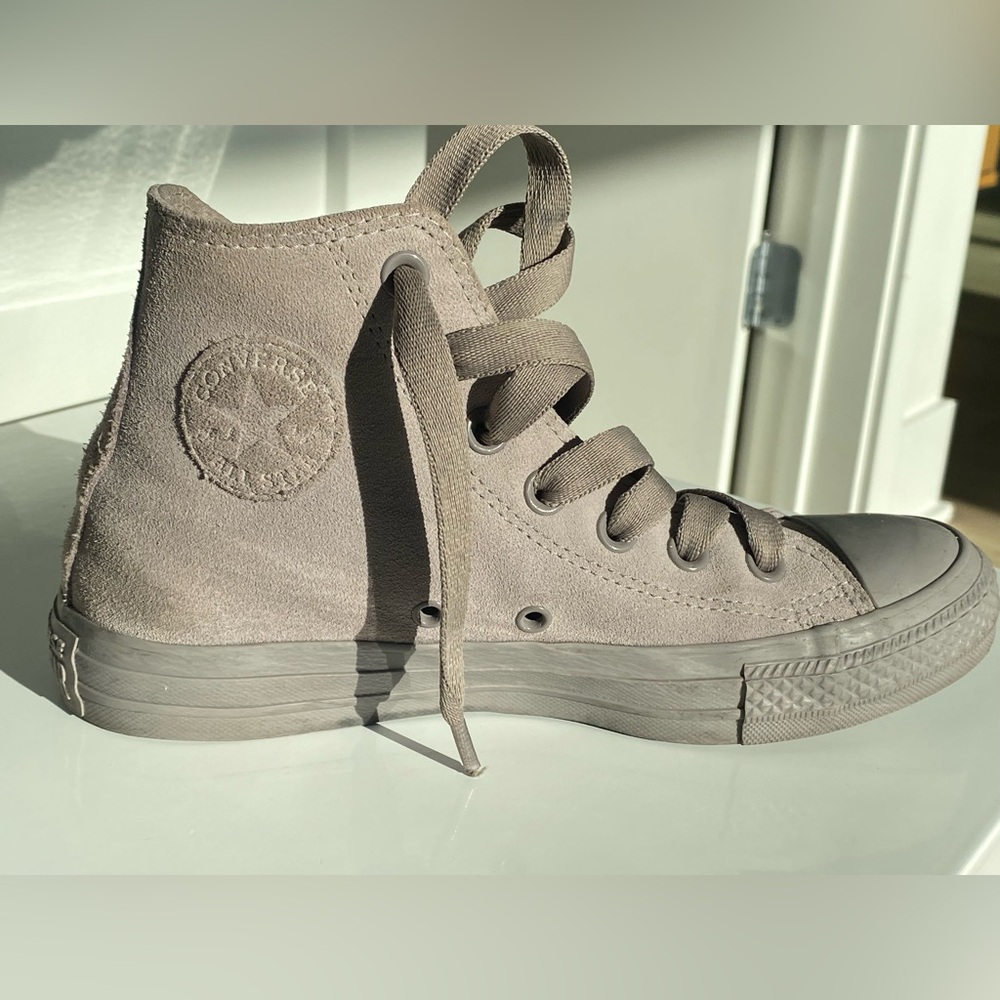 Converse RARE Gray/light lavender suede Sneakers Classic High-Top Design EUC
